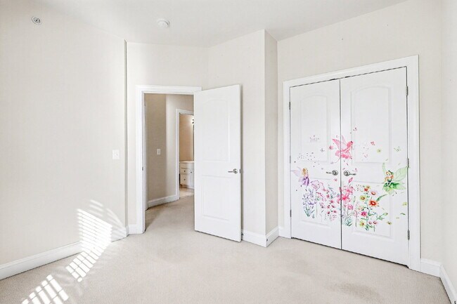 Building Photo - Welcome Home!!