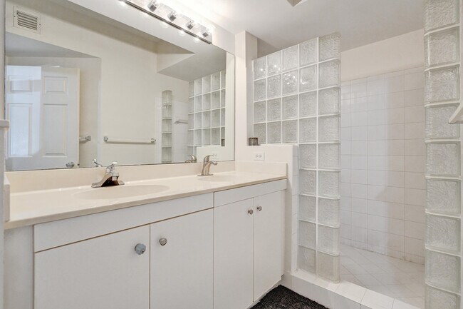 Building Photo - 2113 Tuscany Way