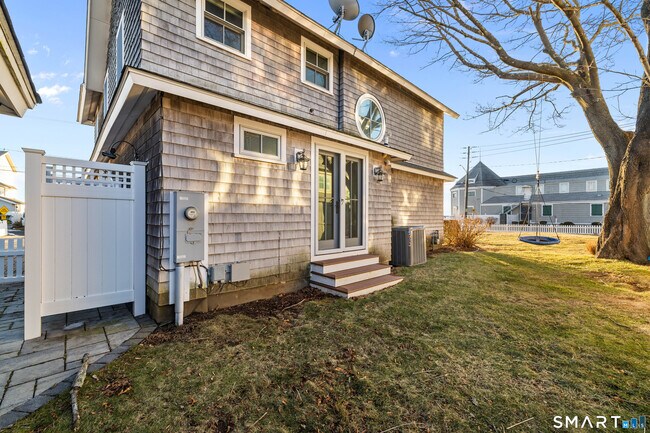 Building Photo - 5 Middle Beach Rd