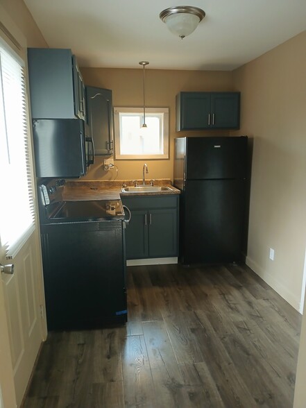 Kitchen - 4 Cushing Rd