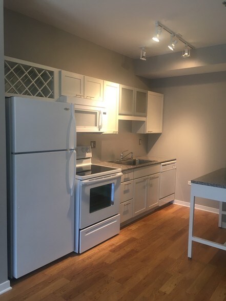 Primary Photo - 171 N Wells St