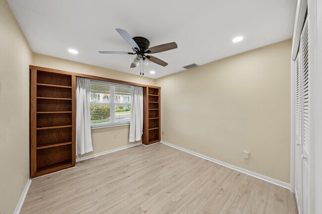 Building Photo - 129 Alhambra Pl