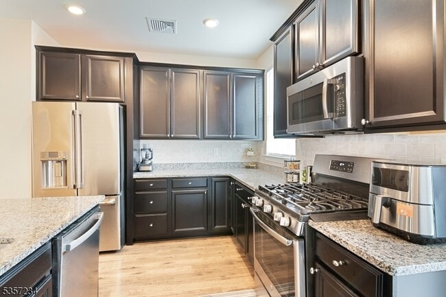 Building Photo - 403 Saratoga Ct