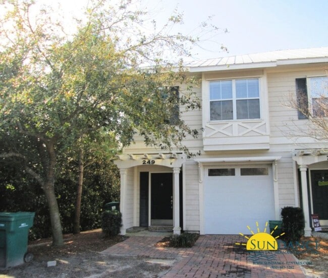 Primary Photo - Lovely 3 Bedroom End-Unit Townhouse in Destin