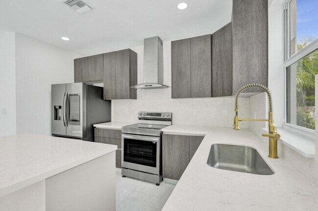 Building Photo - 1213 W Las Olas Blvd