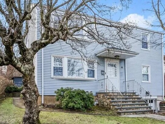 Building Photo - 28 Leuvine St
