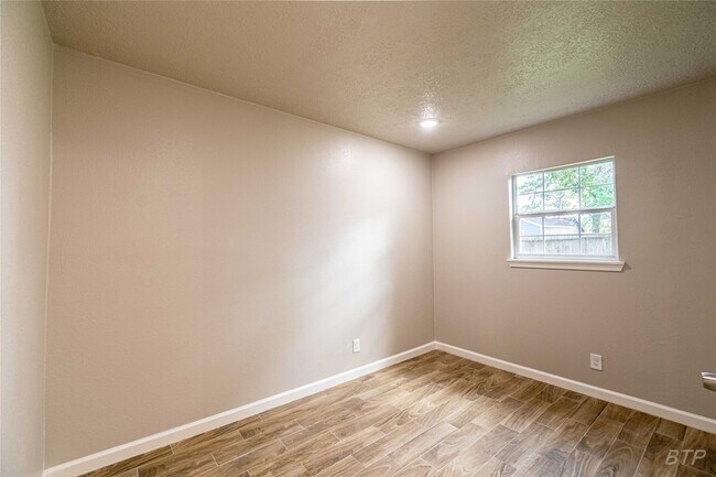 Building Photo - 3818 Blodgett St