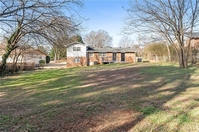 Building Photo - 320 Crossville Ct