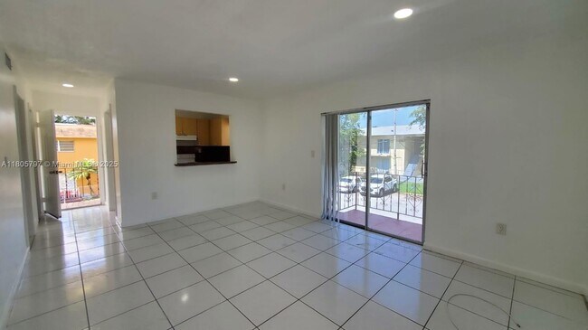 Building Photo - 1008 NW 45th Ave