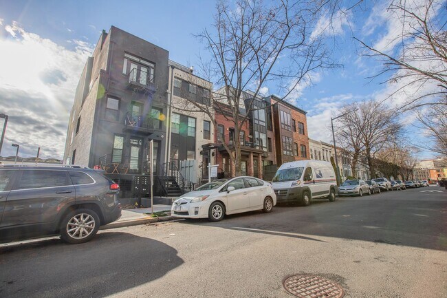 Primary Photo - Amazing Studio Condo in Adams Morgan!