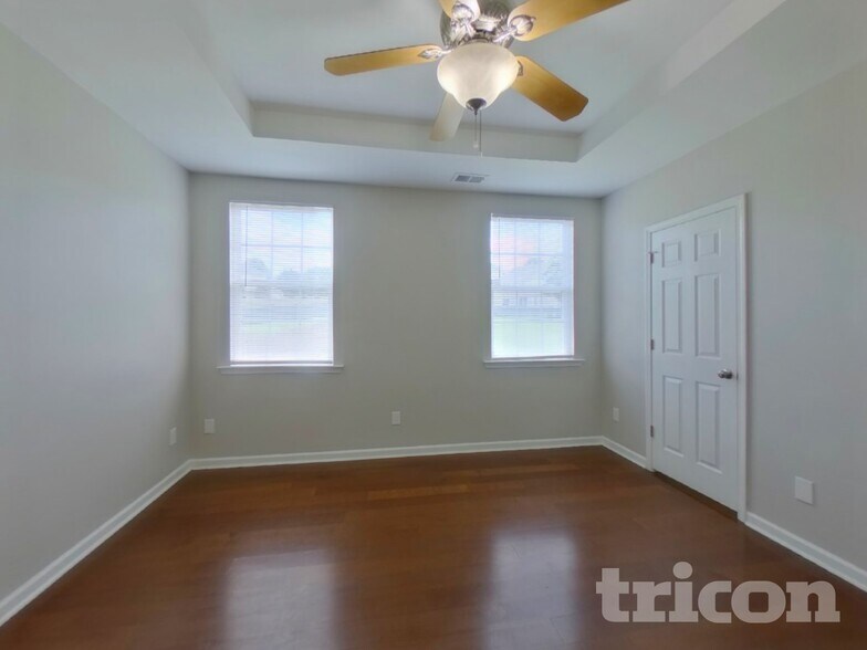 Building Photo - 4715 Abercromby St