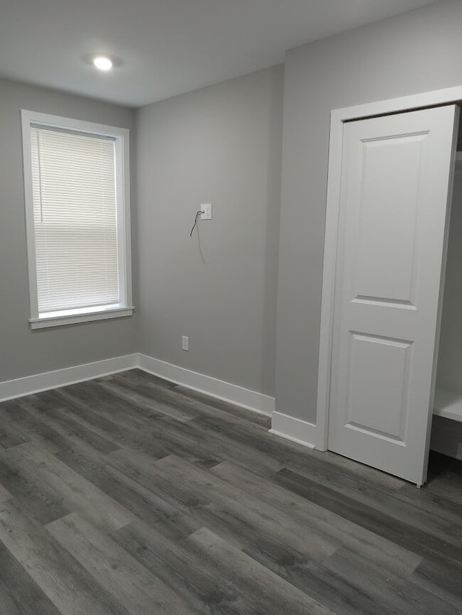 Building Photo - 1204 S 35th St