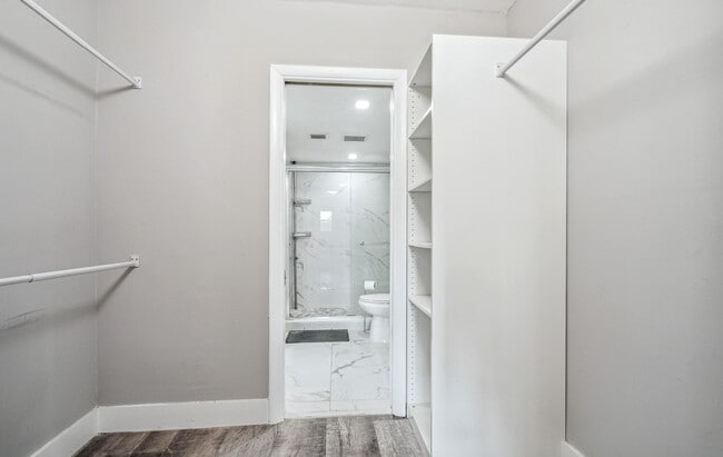 Building Photo - 1000 River Reach Dr