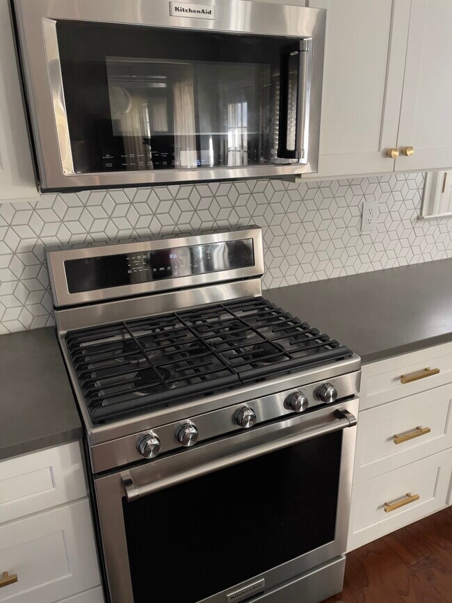 Building Photo - 2096 Fairport Way