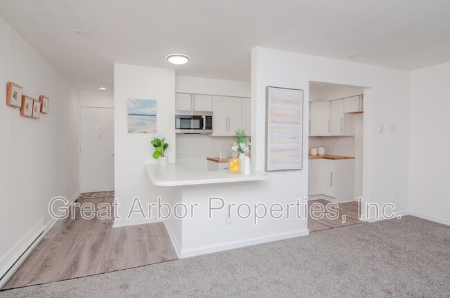 Building Photo - 4194 Packard St