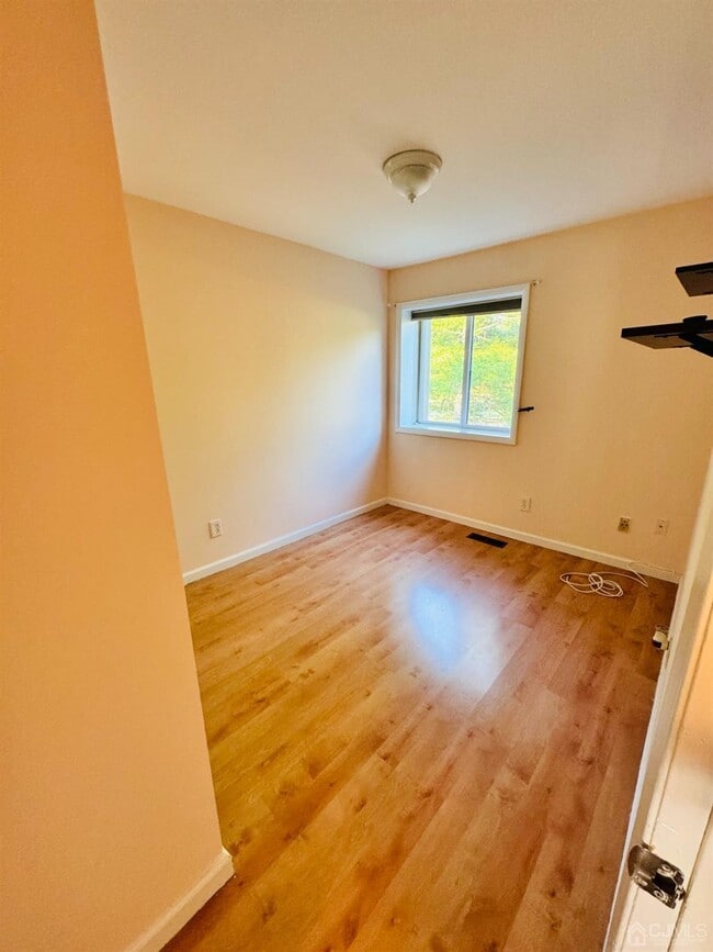 Building Photo - 4444 Sayre Dr