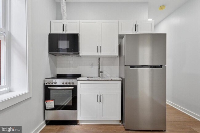 Building Photo - 251 S 44th St