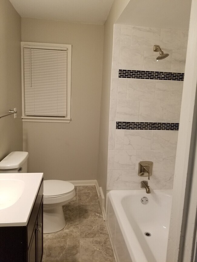 Building Photo - 1695 Donwell Dr