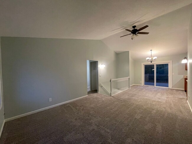 Building Photo - 6770-6772 Pleasantview St NE