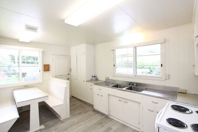 Building Photo - 3509 Akaka Pl