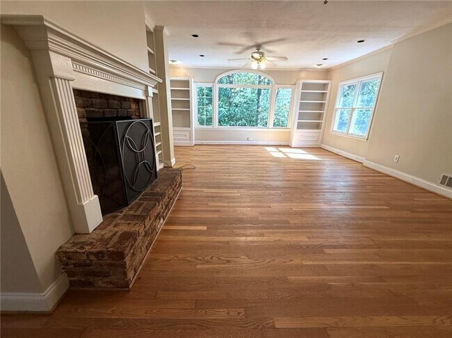 Building Photo - 410 Montevallo Dr NE