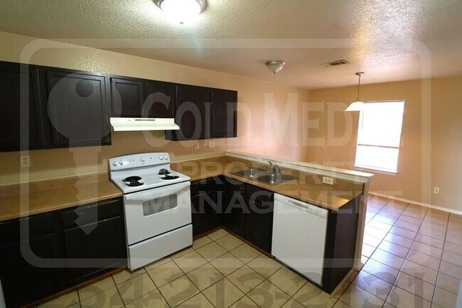 Building Photo - 2806 Cantabrian Dr