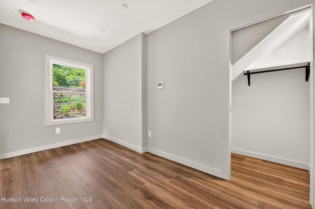 Building Photo - 176 Hudson St