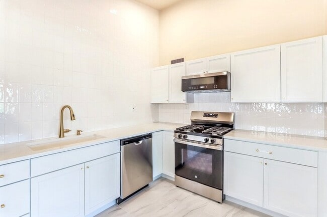 Building Photo - 2608 W Paseo Blvd