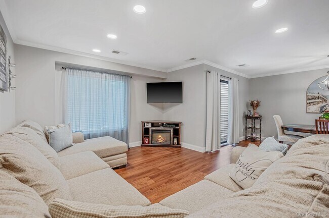 Building Photo - 855 Skyline Dr