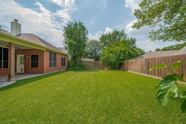 Building Photo - 9502 Willow Crossing Dr