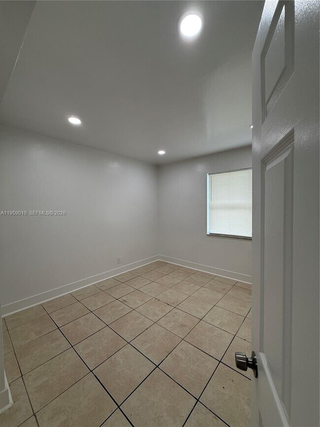 Building Photo - 1149 W 26th St