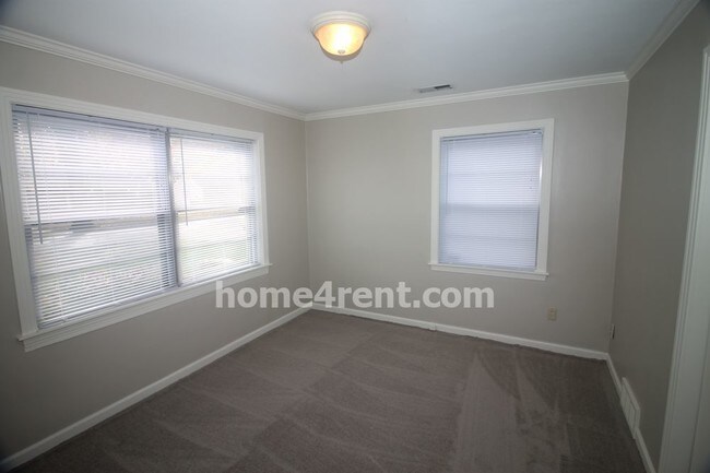 Building Photo - 2224 W 79th St