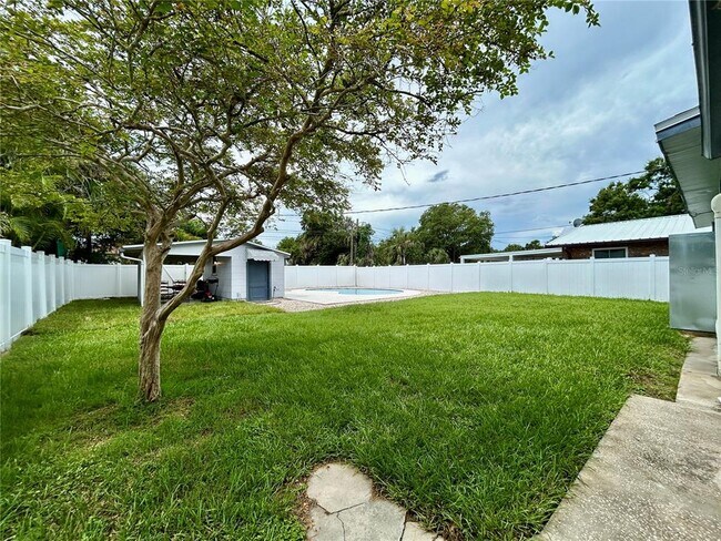 Building Photo - 928 58th Ave N