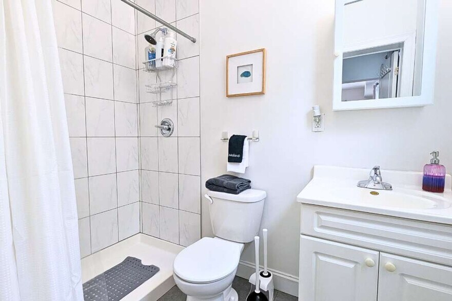 Building Photo - 108 Gotthart St