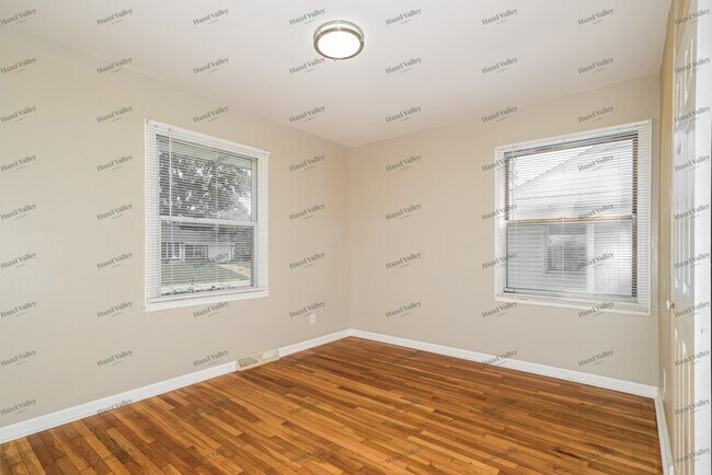 Building Photo - 10425 Renfrew Dr