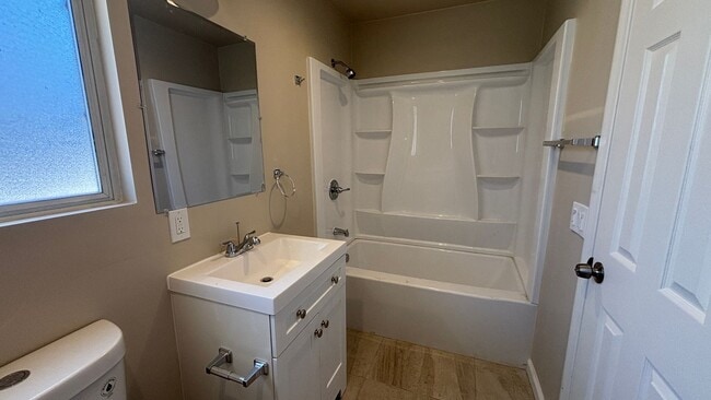 Building Photo - Desirable Two Bedroom, One Bathroom Home!