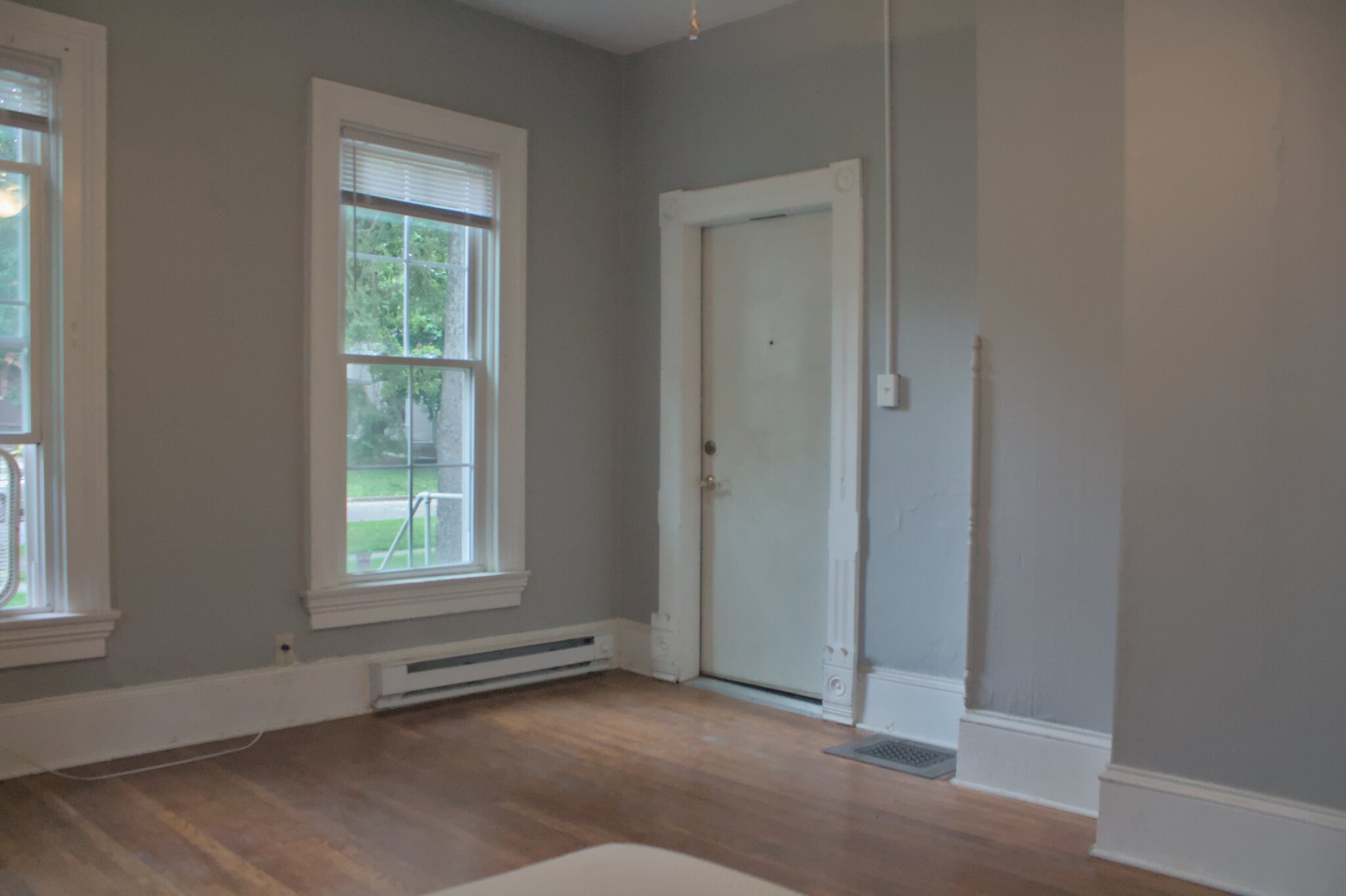 Building Photo - 304 W Columbia Ave