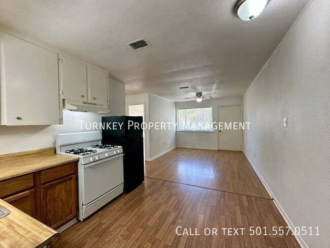 Building Photo - 204 Smart St