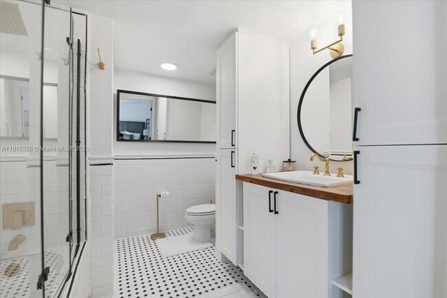 Building Photo - 350 S Miami Ave