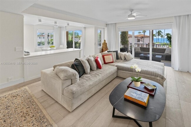 Building Photo - 19122 Fisher Island Dr