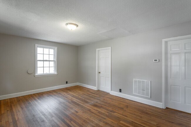 Building Photo - 538 Wando Dr