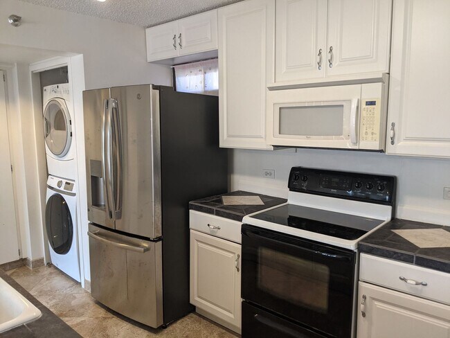 Building Photo - 5070 Likini St