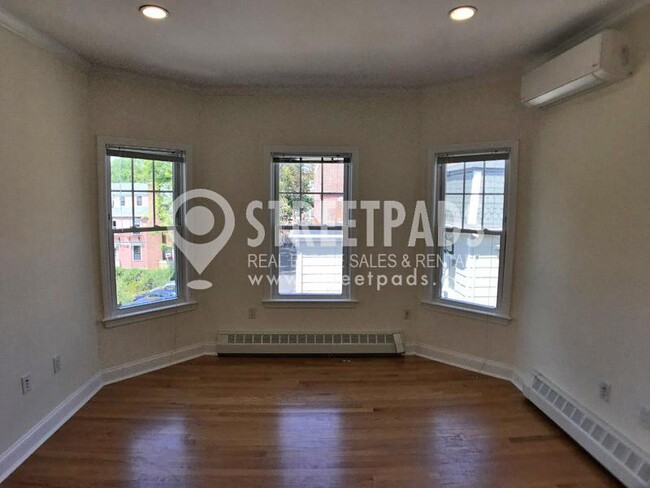 Building Photo - 3 bedroom in Cambridge MA 02138