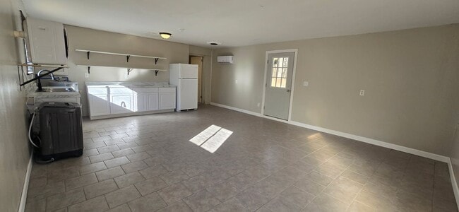 Building Photo - 20661 Monrovia Rd