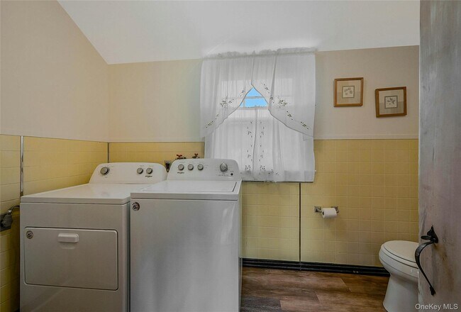 Building Photo - 425 Old Shipyard Ln