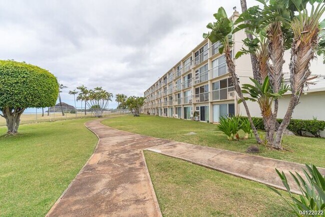Primary Photo - Beachfront Condo in Makaha Surfside