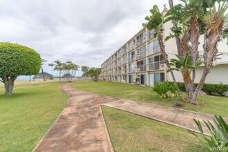 Building Photo - Beachfront Condo in Makaha Surfside
