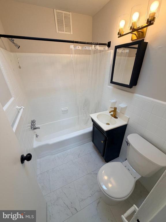 Building Photo - 718 Rhawn St