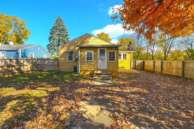 Building Photo - 494 S Exeter Ave