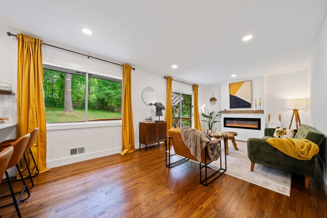 Building Photo - 3964 Gretna Green Dr